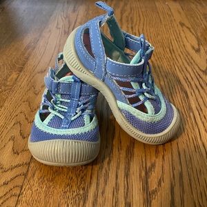 OshKosh Toddler Shoes size 5